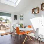 Central 4 Bed Home With Parking