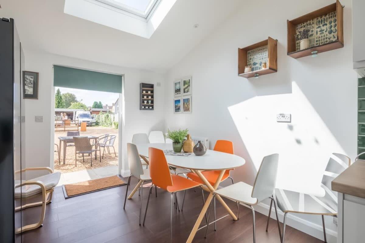 Holiday home 4 Bed With Parking *