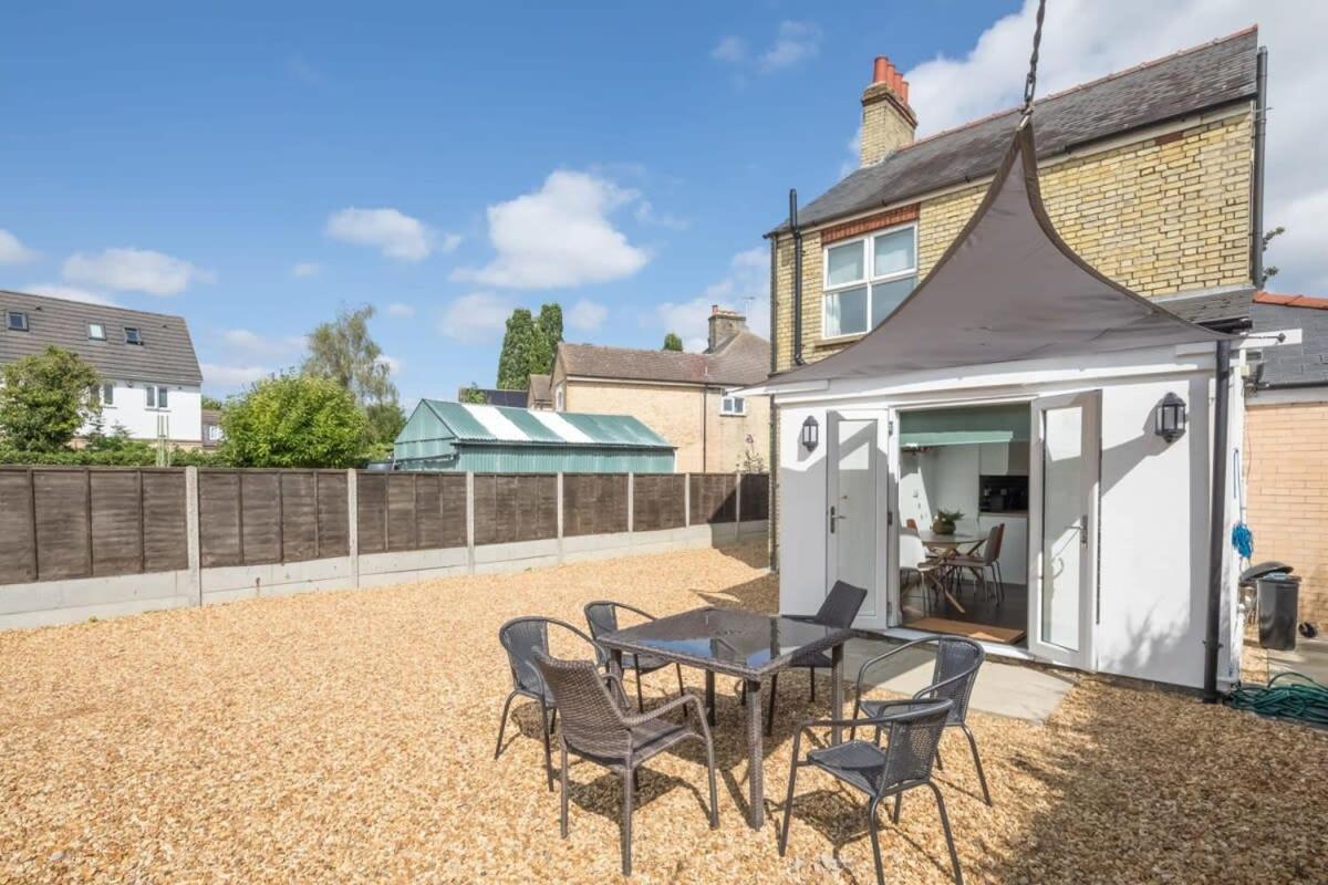 4 Bed With Parking Holiday home