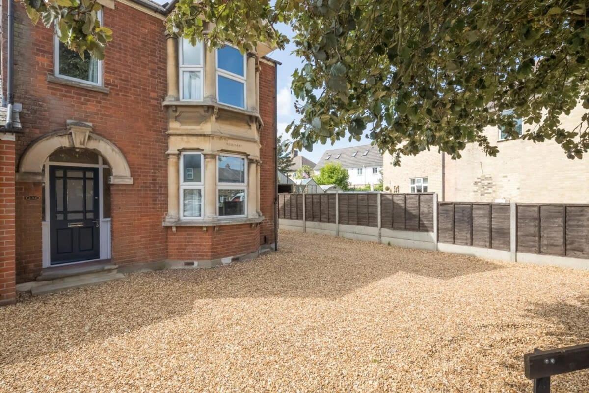 Holiday home 4 Bed With Parking *