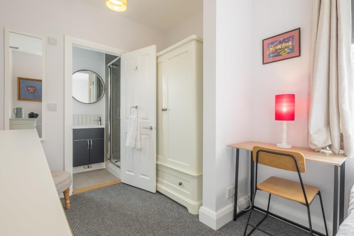 4 Bed With Parking Holiday home Cambridge (Cambridgeshire)