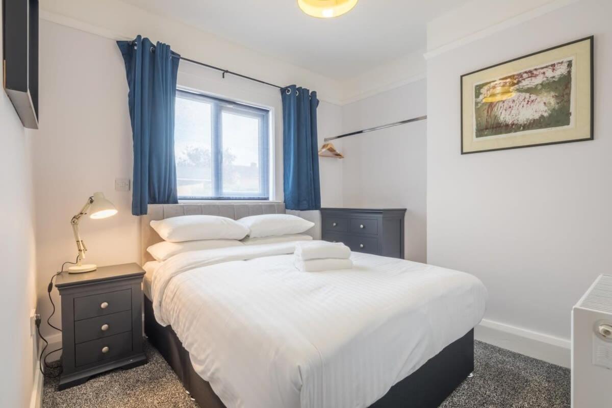 Holiday home 4 Bed With Parking *